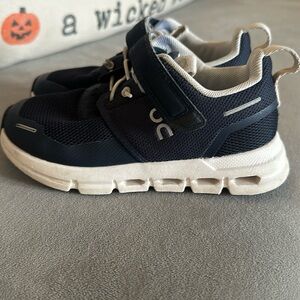 Toddler On cloud tennis shoes